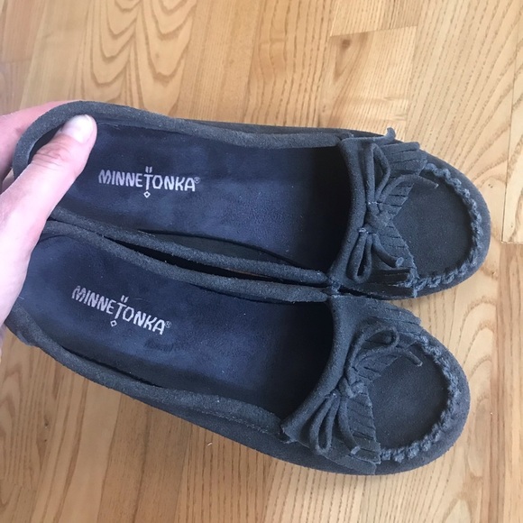 Minnetonka Kilty moccasins suede leather shoes charcoal gray womens size 6.5 - Picture 3 of 13